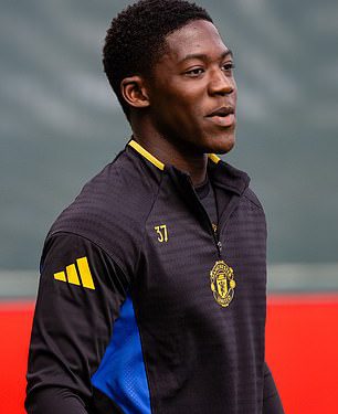 Lee Carsley nudi izvanrednu zvijezdu Man United, dok vezni igrač traži prvi poziv u Englesku u više od 12 mjeseci