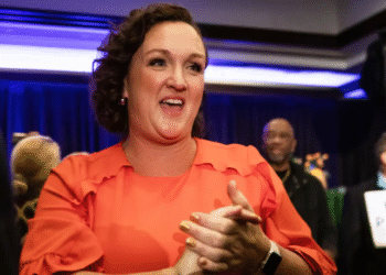 Liberalni vatrogasni brand naglo završava intervju izvan šina nakon što je ugledao u Reporteru