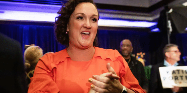 Liberalni vatrogasni brand naglo završava intervju izvan šina nakon što je ugledao u Reporteru