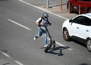 Maloljetnik zadobio teške ozljede: romobilom se zabio u parkirani auto…