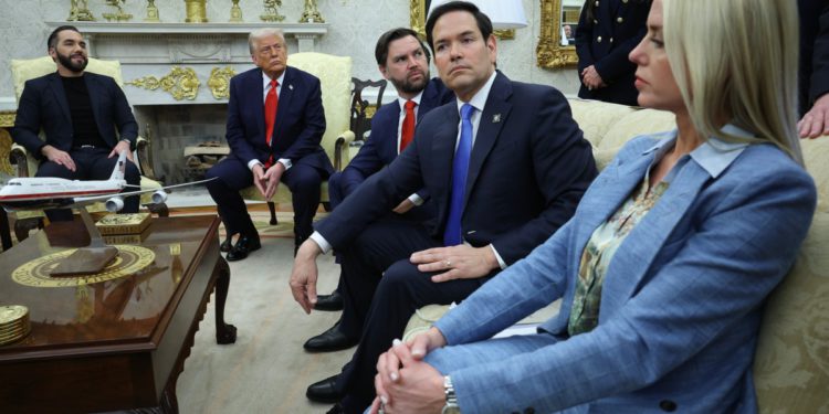 Marco Rubio izdao je doušnike narko bandi kako bi sklopio dogovor sa zatvorom u El Salvadoru, kaže se u izvješću