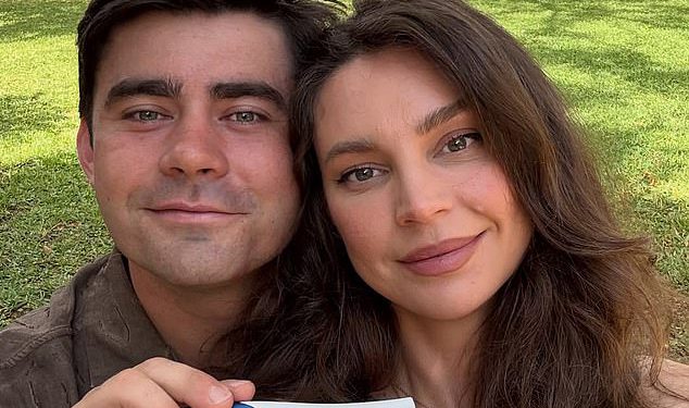 MasterChef Australia Par Sarah Todd (37) i 27 -godišnji Declan Cleary najavljuju svoje vijesti o šokiranju trudnoće u sponzoriranom postu samo nekoliko mjeseci nakon što su potvrdili njihovu romansu
