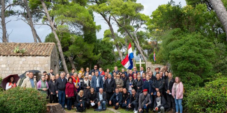 Matica hrvatska Split odala počast nevino ubijenim Hrvatima na Daksi
