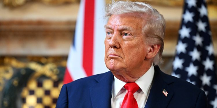 Medijski bashs Trump Admin poruke za pričvršćivanje isključivanja na Dems, WH požar natrag