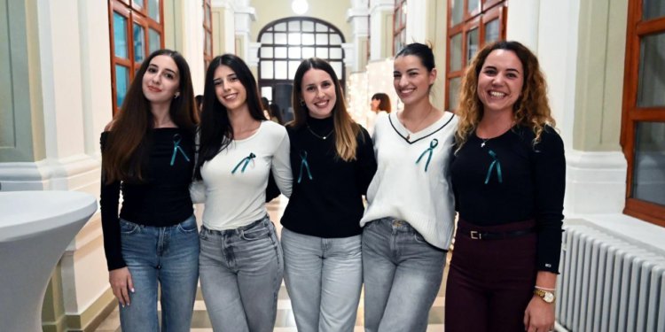 Međunarodni dan svjesnosti o mucanju obilježen tirkiznom bojom i pozitivnim karticama