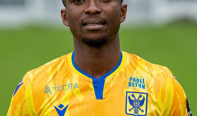 Međunarodni nogometaš možda je ostao paraliziran nakon bolesnog sudara s reklamnim pločama