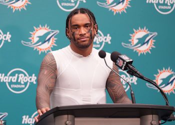 Miami Dolphins u krizi kao napadač Tua Tagovailoa suze u suigrače u Furious Conference Press konferenciji