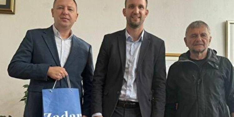 Mladena Radolovića Mrlju i Darka Kešnjera nagradio je National Geographic za fotografije “Hod po suncu” i “Maslenički most”