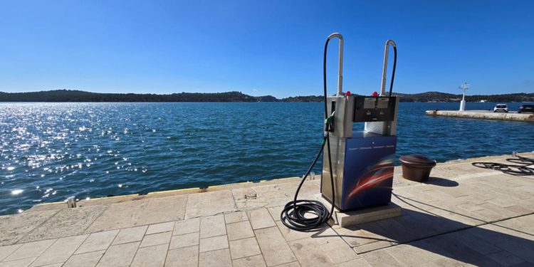 NEVALJANA PONUDA Jadrolinija poništila nabavu goriva za dvogodišnju opskrbu flote jer su INA i Petrol krivo ispunili troškovnike