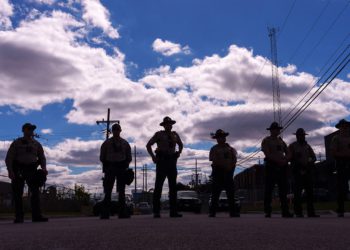 Nacionalna garda može ostati u Illinoisu, ali ne može patrolirati, prosuditi pravila