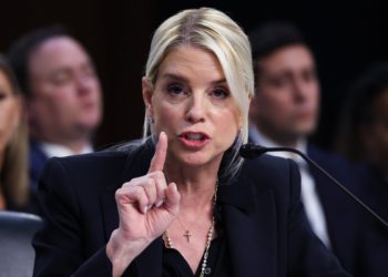 Nakon vatrene razmjene nad datotekama Epsteina, Pam Bondi nije u stanju odgovoriti na osnovna pitanja o imigrantima u Chicagu