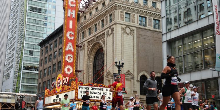 Napetosti visoke kao i tisuće trkača iz cijelog svijeta jata u Chicago maraton s ulicama koje patroliraju ledom