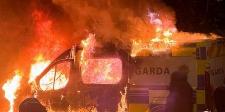 Nemiri izbili u Dublinu nakon što je tražitelj azila optužen za silovanje 10-godišnje djevojčice (VIDEO) — RT World News