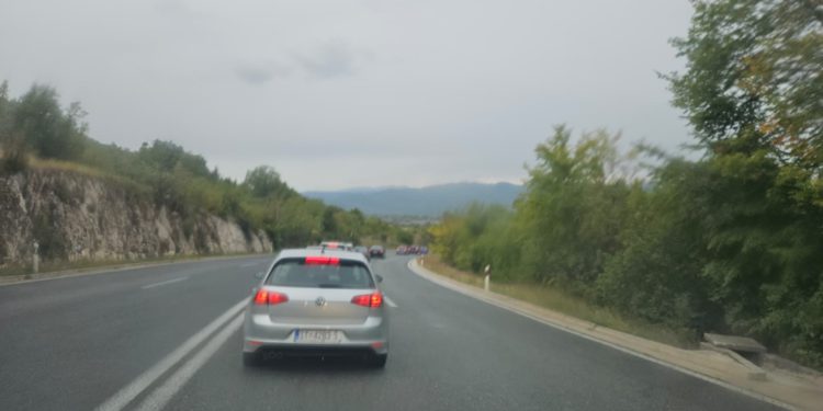 Nije samo u Solinu prometni kolaps. Vozači u Dicmu na rubu živaca