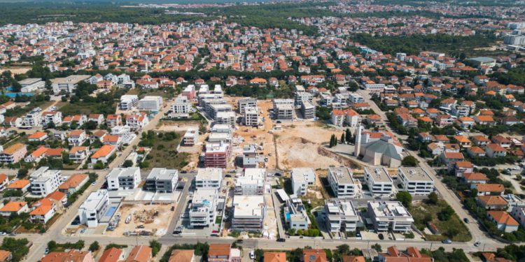 Nijemac osumnjičen da je u Zadru oprao preko 875.000 eura kupnjom dvije nekretnine!