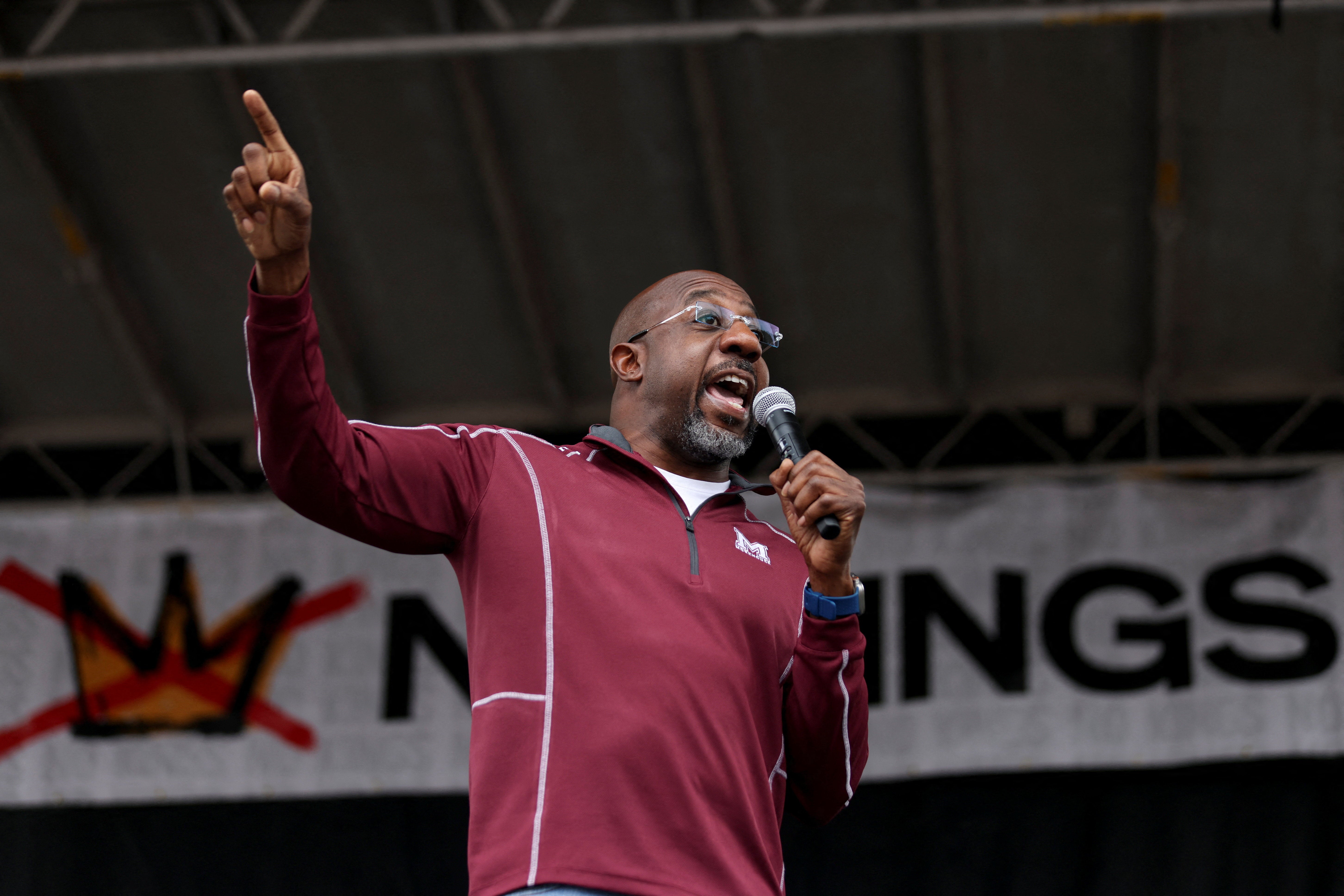 Senator Raphael Warnock kaže da bi Amerikanci trebali biti 'zabrinuti' zbog Trumpovih nedavnih postupaka