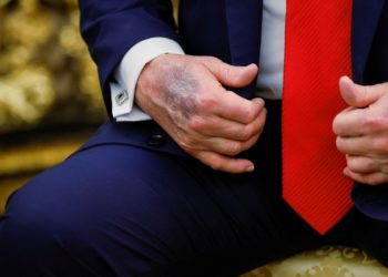 Nova zavjera zbog Trumpovog zdravlja vrtnje nakon tekstualnog razgovora s CNN -ovim Jakeom Tapperom