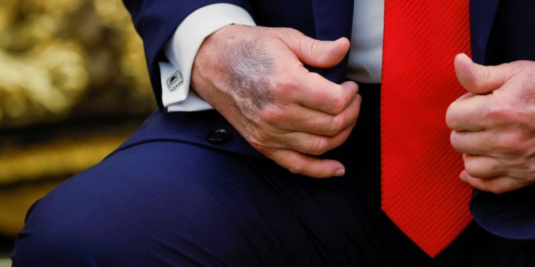 Nova zavjera zbog Trumpovog zdravlja vrtnje nakon tekstualnog razgovora s CNN -ovim Jakeom Tapperom