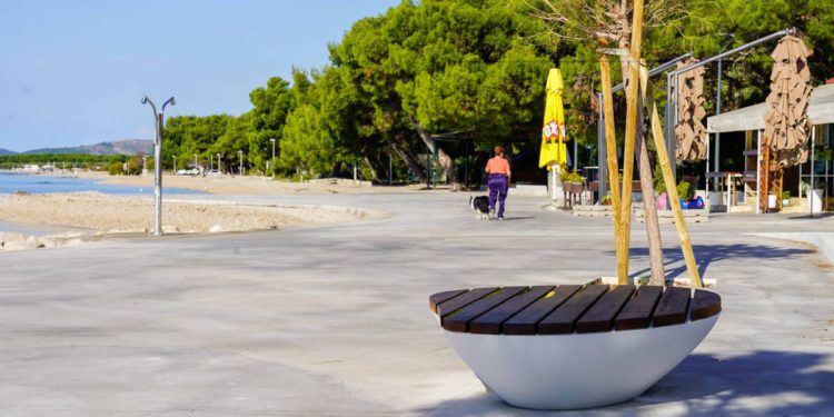 OMILJENO KUPALIŠTE Nova urbana oprema na šibenskoj Jadriji