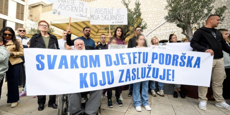 Odjeci prosvjeda roditelja u Šibeniku: ‘Pomoćnik u nastavi nije povlastica nego prijeka potreba’
