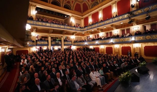 Održana komemoracija: Halid Bešlić odlazi kao velikan