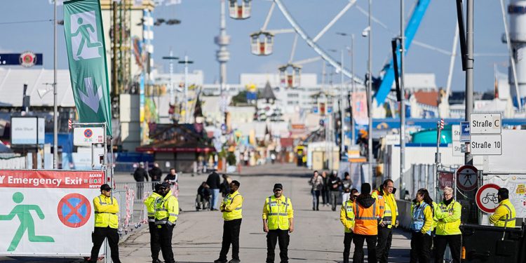 Oktoberfest se zatvorio nakon što je prijetnja bombom povezana s eksplozijom u Münchenu