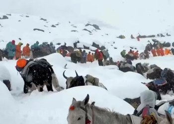 Oluja ubija južnokorejski penjač, ​​stotine u blizini Mount Everest