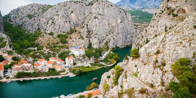 Omišani prosvjeduju protiv obilaznice: "Polomit ćete zube na omiškoj stini!"