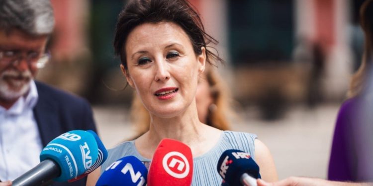 Orešković o prijetnjama splitskom književniku: “Deseta godina uzastopne vlasti HDZ-a dobila je svoj kulturološki pečat, svoj vonj”