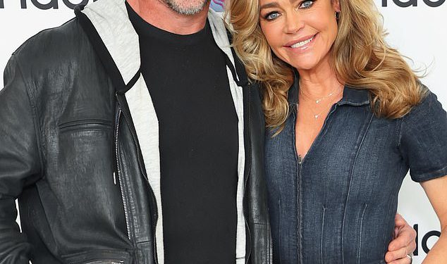 Otuđeni suprug Denise Richards Aaron Phypers uvlači svog bivšeg Charlieja Sheena i Brandi Glanville u gadni rat