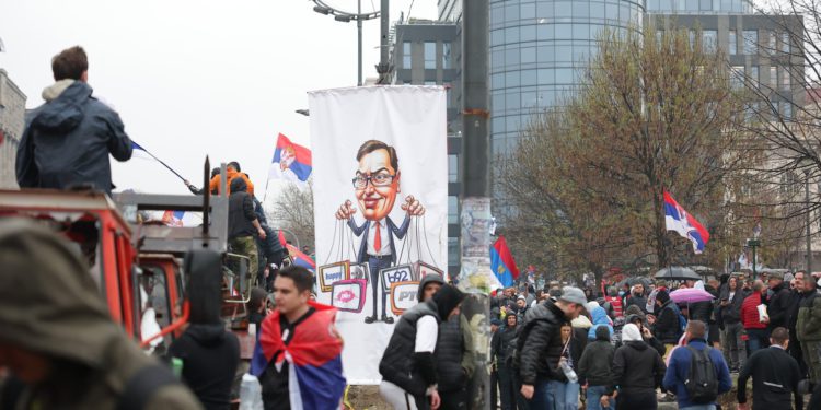 Ovo bi moglo uzdrmati Vučića: ‘Pristižu sa svih strana, na doslovno svakom mostu’