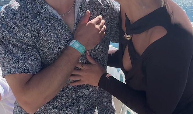 Oženjen na prvom mjestu Ryan Donnelly Cosies Up s britanskom mladenkom Polly Sellman na SEADECK LJETNOM PARANCIJI U SYDEY