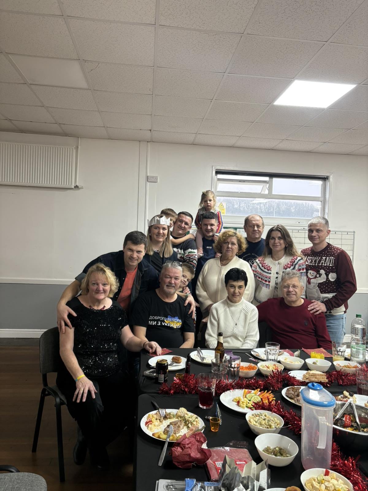 Juliet Grover (krajnje lijevo) ugostila je brojne ukrajinske izbjeglice otkako je rat započeo 2022