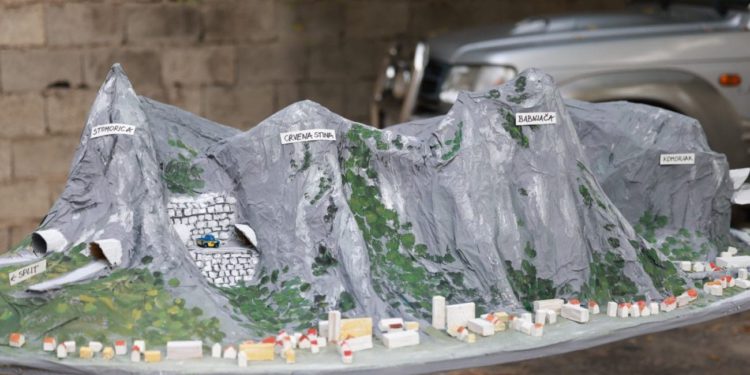 PROSVJED U OMIŠU Građani protiv brze ceste Dugi Rat–Omiš: “Polomit ćete zube na omiškoj stini”