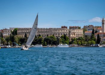 PULA POD JEDRIMA Veliko finale regatne godine krstaša u Istri –  21. Arena kup okuplja jedriličare iz Hrvatske i inozemstva