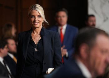 Pam Bondi igrala je publici jedne dok je ona ugasila demokrate u gorko partizanskom doj ‘oružje’ saslušanje ‘saslušanje’