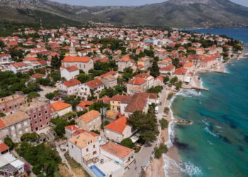 Paprenu kaznu zaradila je 20-godišnjakinja vozačica zaustavljena u Orebiću, evo što je skrivila