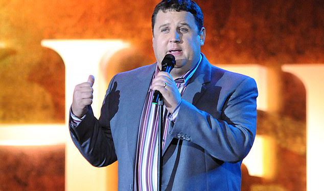 Peter Kay (52) otkriva da je podvrgnut hitnoj operaciji na bubrežnom kamenku bez ublažavanja boli, jer detaljno opisuje trenutak kada se njegov ‘svijet srušio’