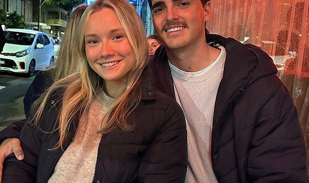 Pogledajte trenutak kada Aussie Cricket Star simulira seksualni čin dok se suočava s kaznom zbog divljeg slavlja