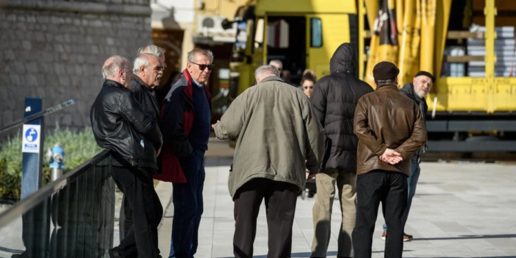 Pokreće se pilot program koji će omogućiti razne pogodnosti Šibenčanima starijima od 65 godina, privatnici su na potezu