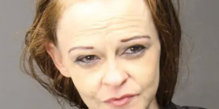 Policajac je zamalo ‘povratio’ nakon što je pronašao 11-godišnjeg autističnog dječaka teškog samo 46 funti kako živi u bijedi u kući u Teksasu