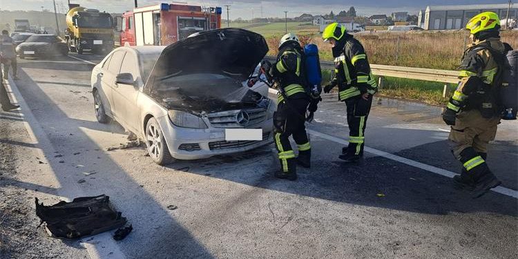Policajci na A4 u filmskoj akciji spasili vozača iz gorućeg auta: Pogledajte kako je sve izgledalo