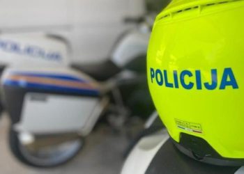 Policija prijavila 19-godišnjaka koji je “posudio” tuđe auto na Dugom otoku. Malo se vozikao…