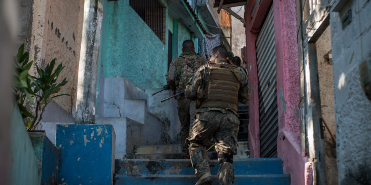 Policijska racija u Rio de Janeiru ostavila 64 mrtva (VIDEO) — RT World News