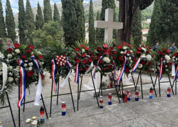 Položeni vijenci na Boninovu u čast poginulim braniteljima i stradalim civilima u Domovinskom ratu