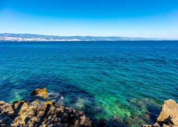 Ponedjeljak sunčaniji i topliji, ali još ponegdje kiša i bura