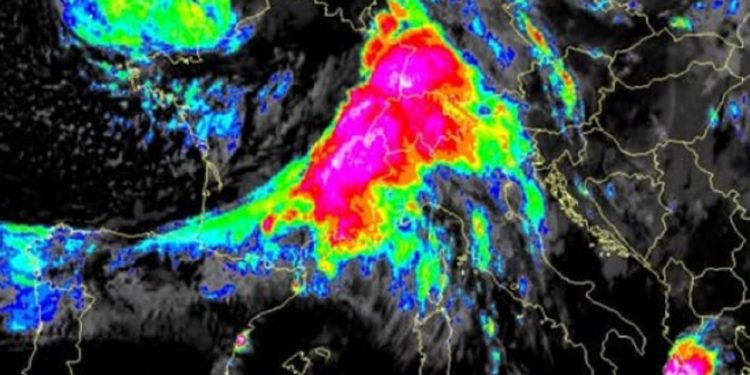 Poplave potopile ulice, vjetar čupao stabla: ‘Stiže novi nalet, nema smirivanja’