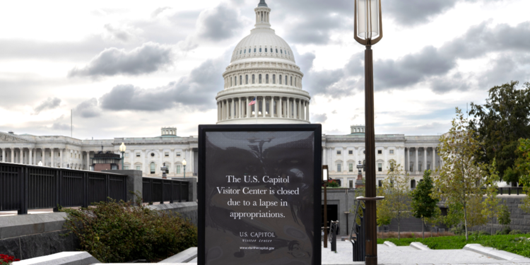 Poslovne skupine pozivaju senatore da izglasaju zakon o čistom financiranju za ponovno otvaranje savezne vlade