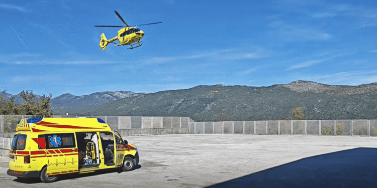 Povijesni trenutak za Vrgorac: Prvi hitni helikopterski transport iz vatrogasnog dvorišta