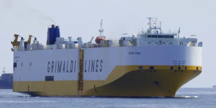 Požar u strojarnici talijanskog Ro